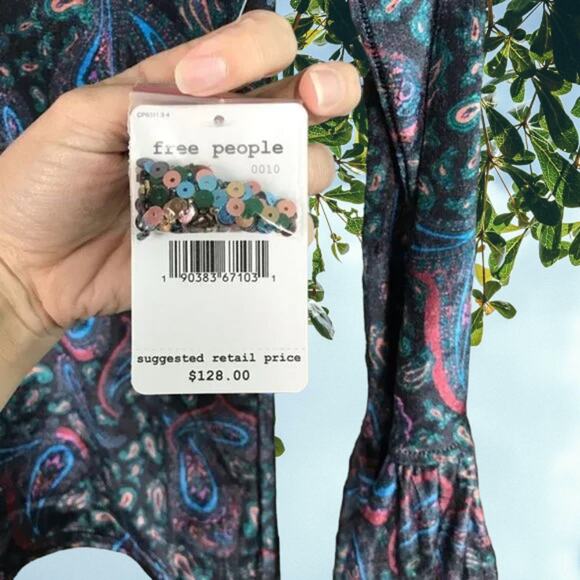 NWT - Free People WE THE FREE Velvet Paisley L'Amour bell sleeve top Size: XS - Picture 5 of 6